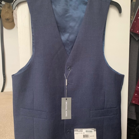 Vest - Picture 2 of 5